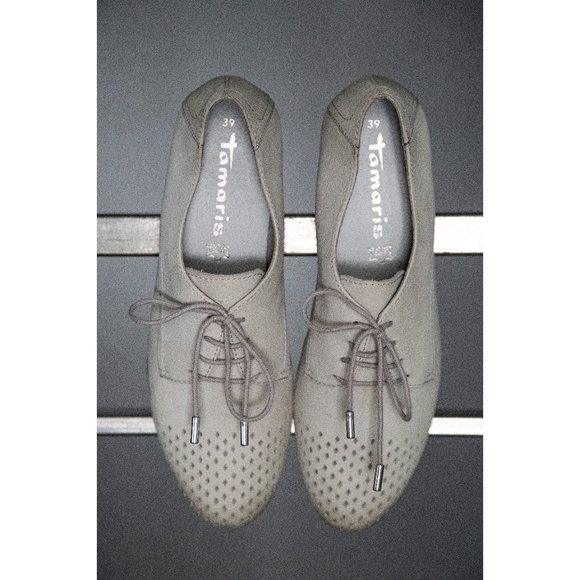 Classic Flats - Picture 1 of 4